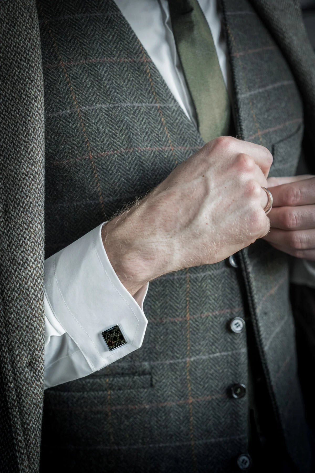 Square Cufflinks – Dark Leather